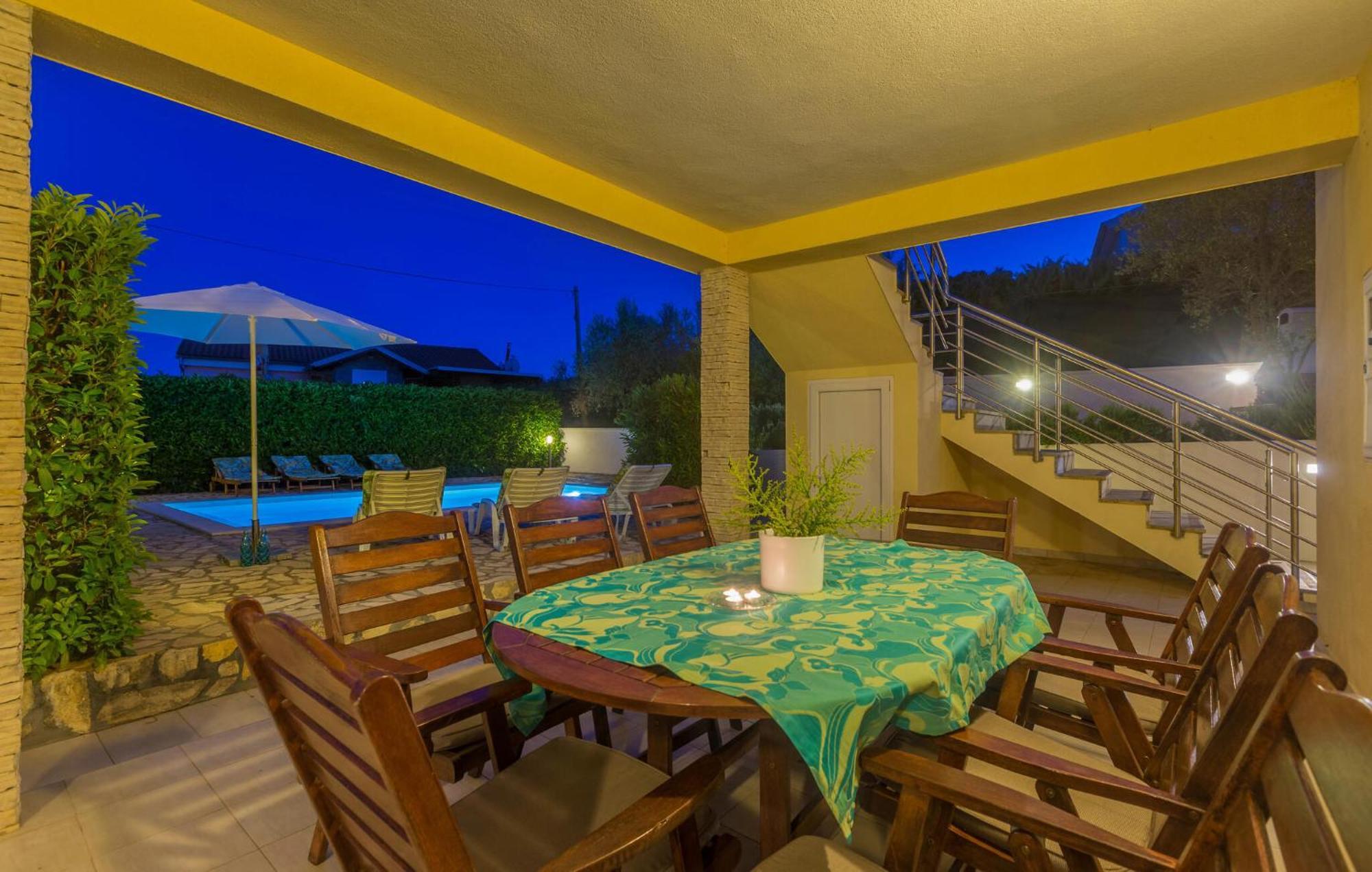 Awesome Home In Vrh With 5 Bedrooms, Wifi And Outdoor Swimming Pool Exterior foto